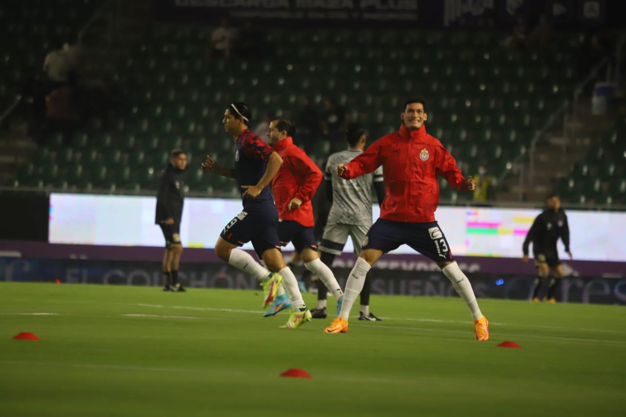 $!El Mazatlán-Chivas arrancará a la hora acordada, pese a la lluvia