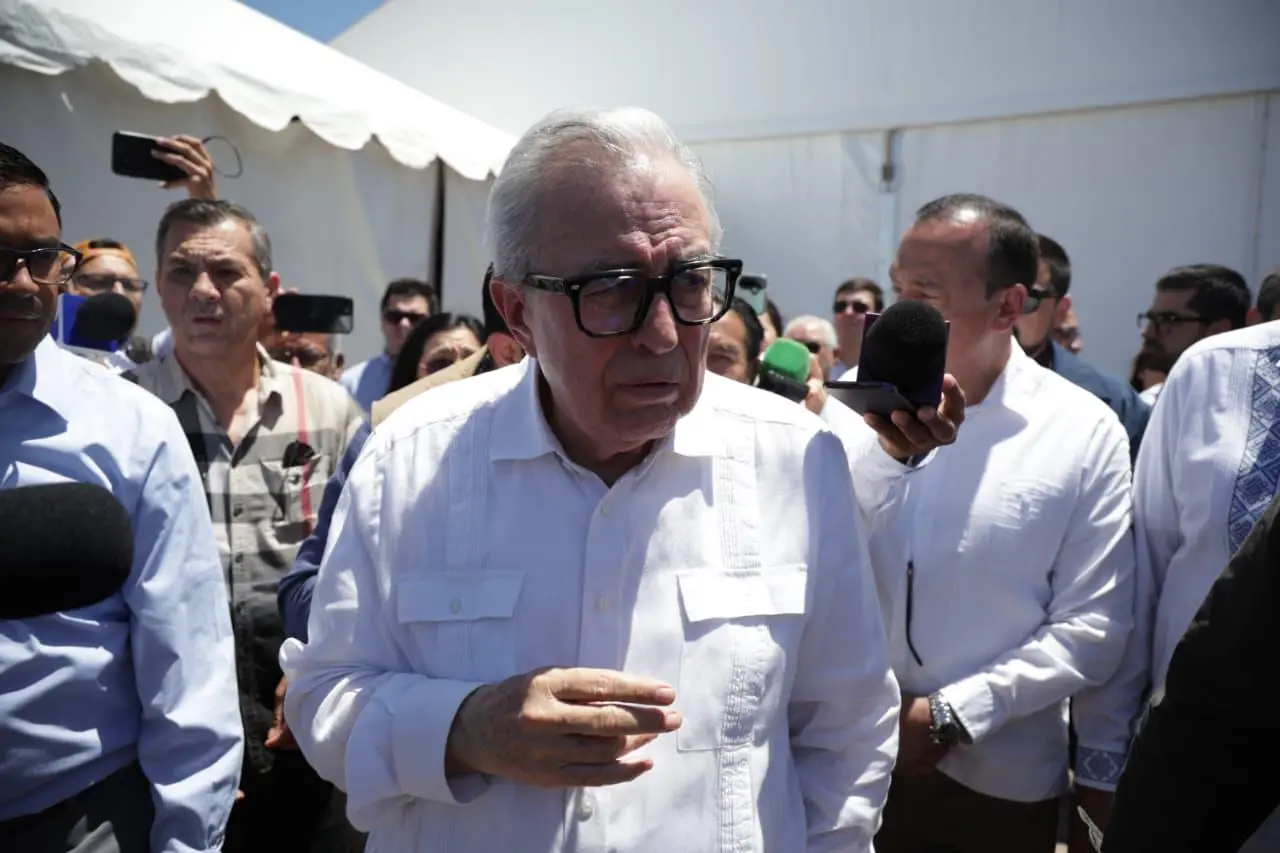 $!Manifestación revienta evento de inauguración de planta Pacífico Mexinol en Topolobampo