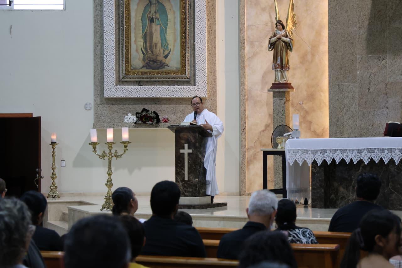 $!Recuerdan familiares de víctimas del ‘trenazo’ a sus seres queridos con misa de aniversario
