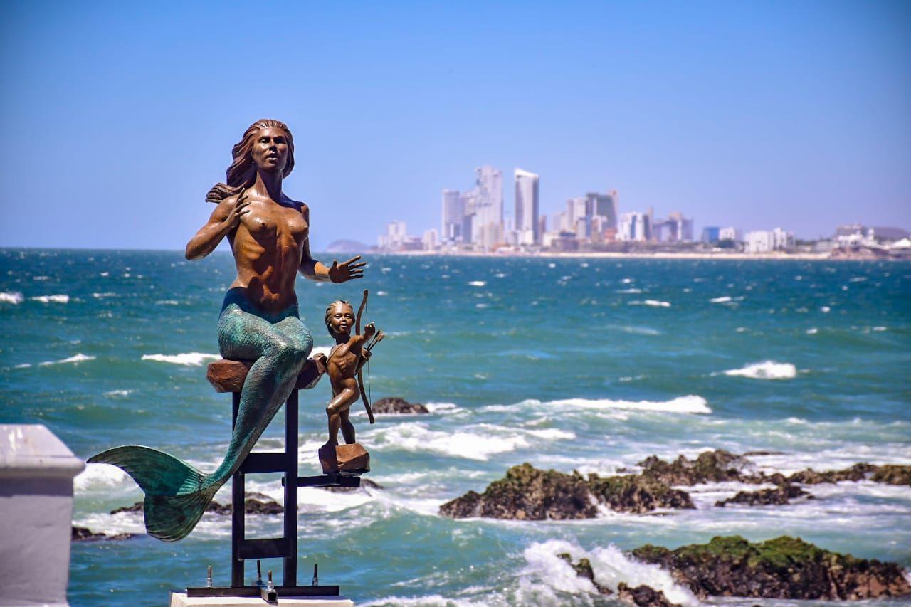 $!Escultura ‘La Diosa de los Mares’ vuelve a la Glorieta Sánchez Taboada en Mazatlán