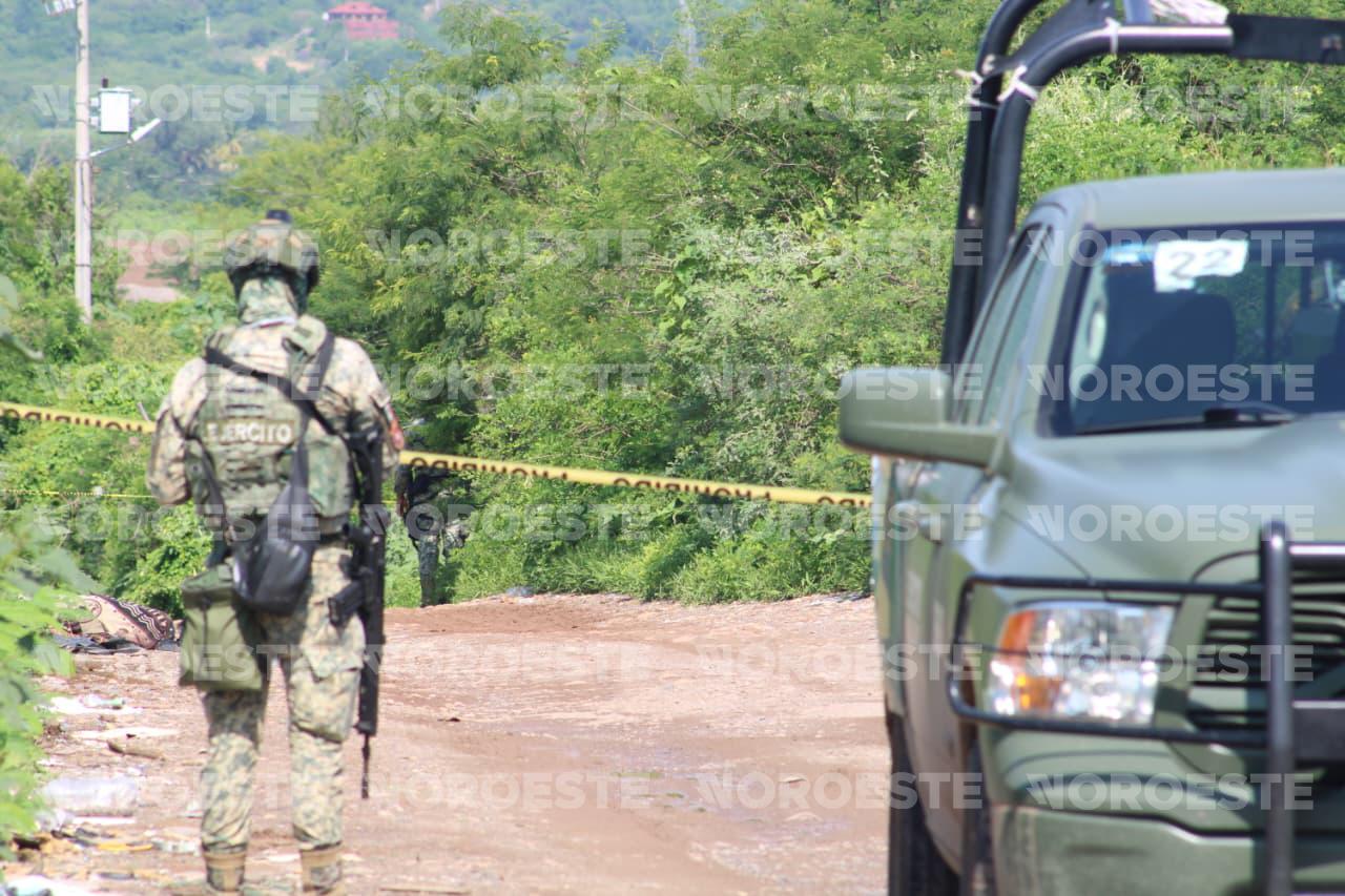 $!Hallan cuerpo envuelto en cobijas en salida a Tepuche, en Culiacán