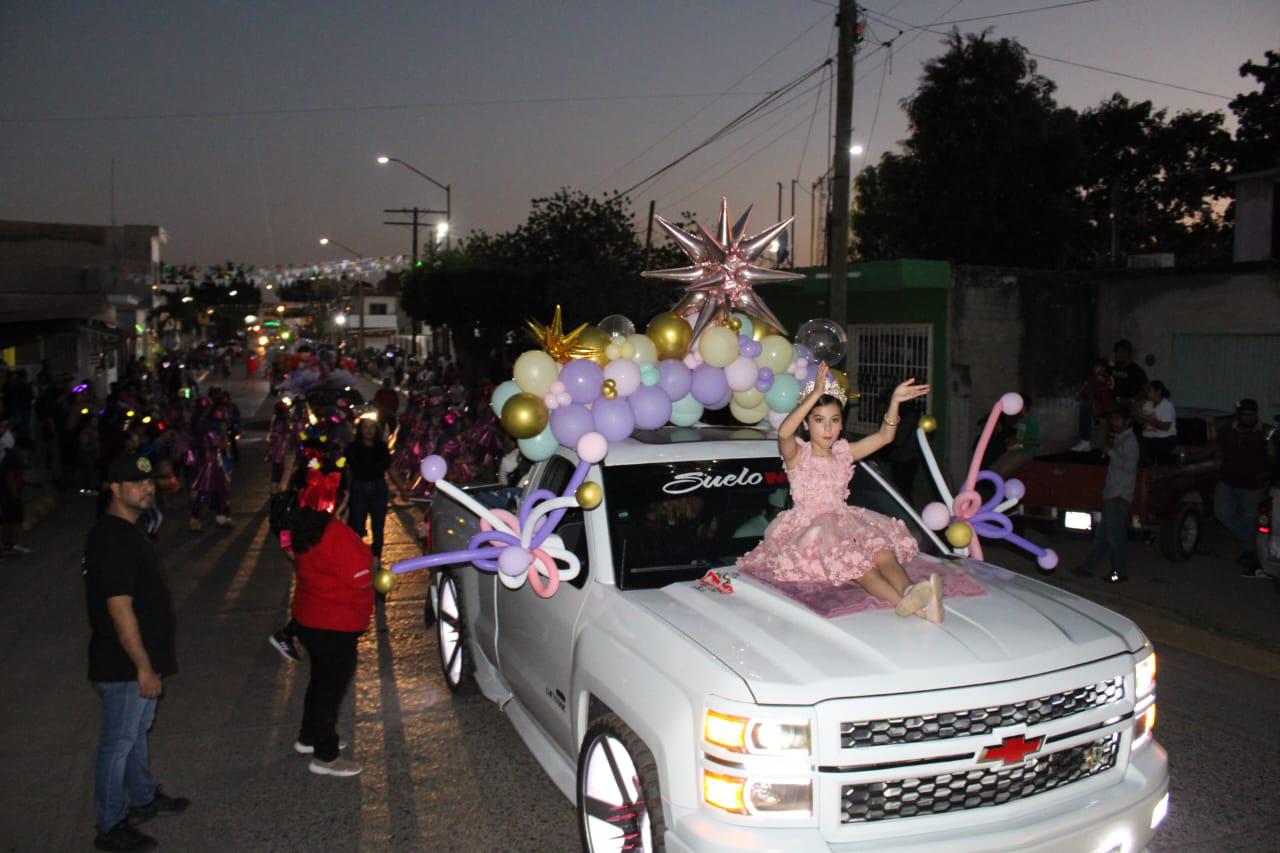 $!Disfrutan familias del desfile real del Carnaval de Rosario 2024