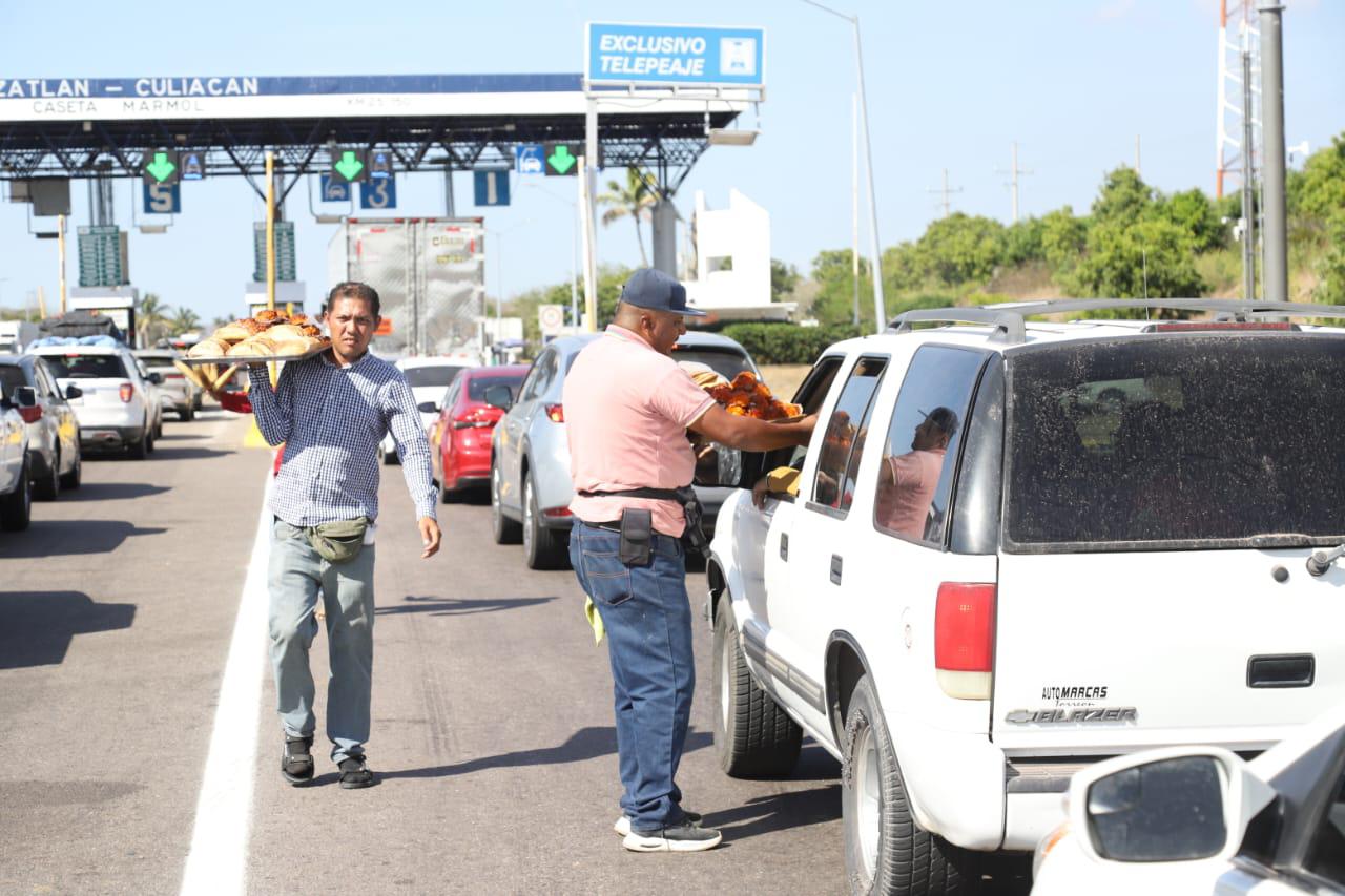 $!Aumenta salida de automovilistas en la caseta de Mármol, en Mazatlán