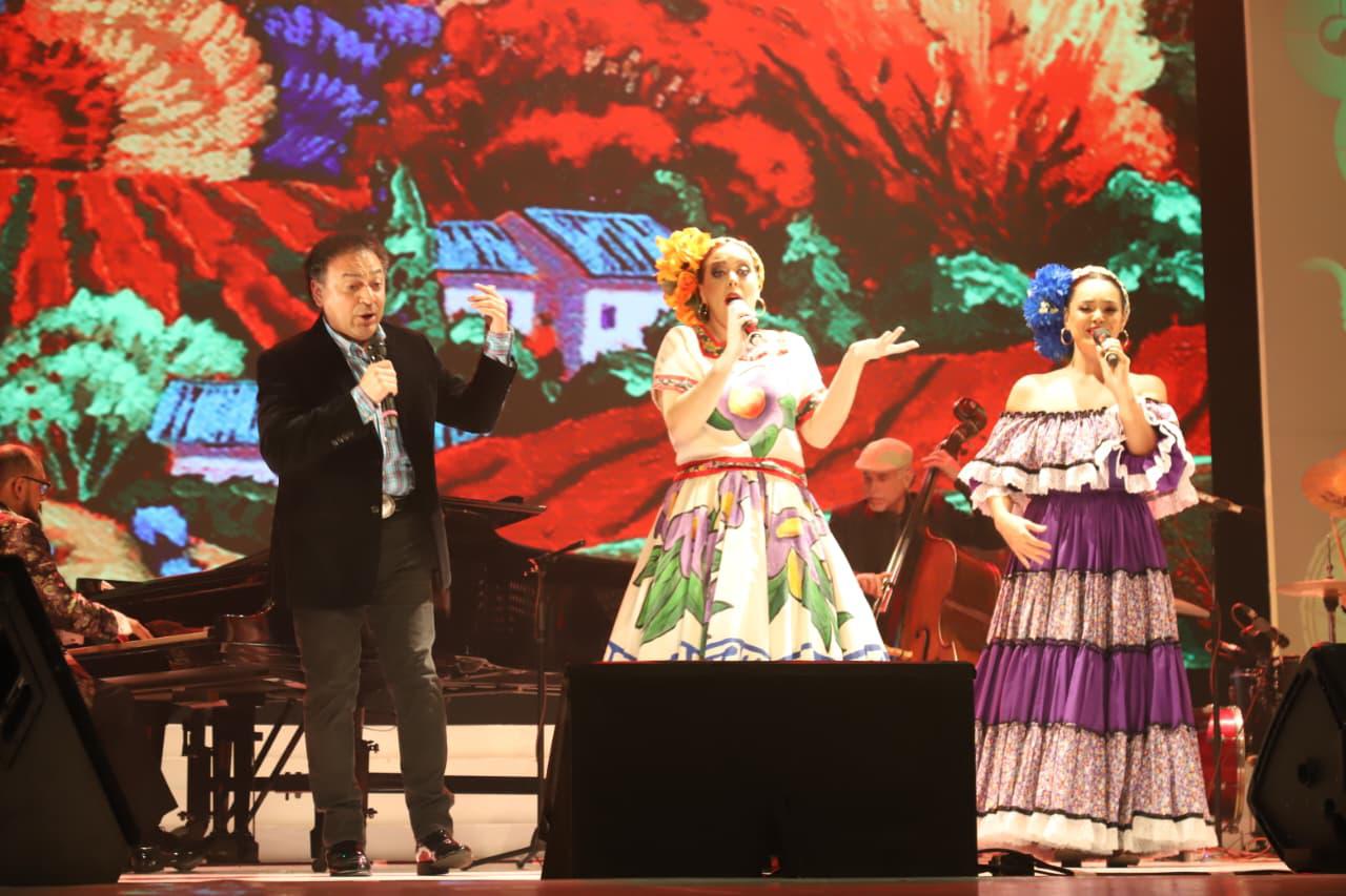 $!‘Me siento hija predilecta de Sinaloa y particularmente de Mazatlán’: Ana Clavel