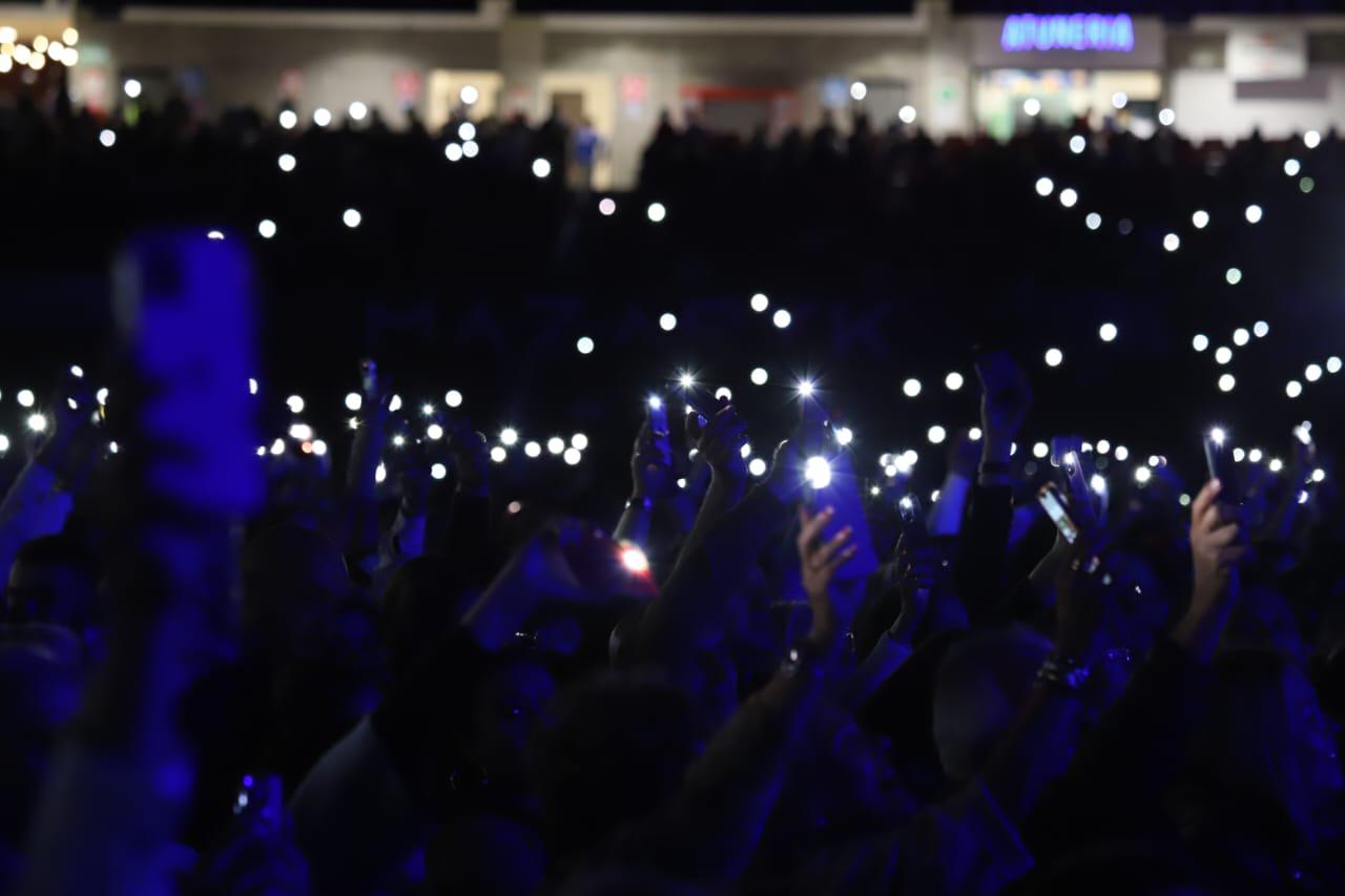$!Conquista Emmanuel y Alexander Acha al público de la Coronación de Carolina III