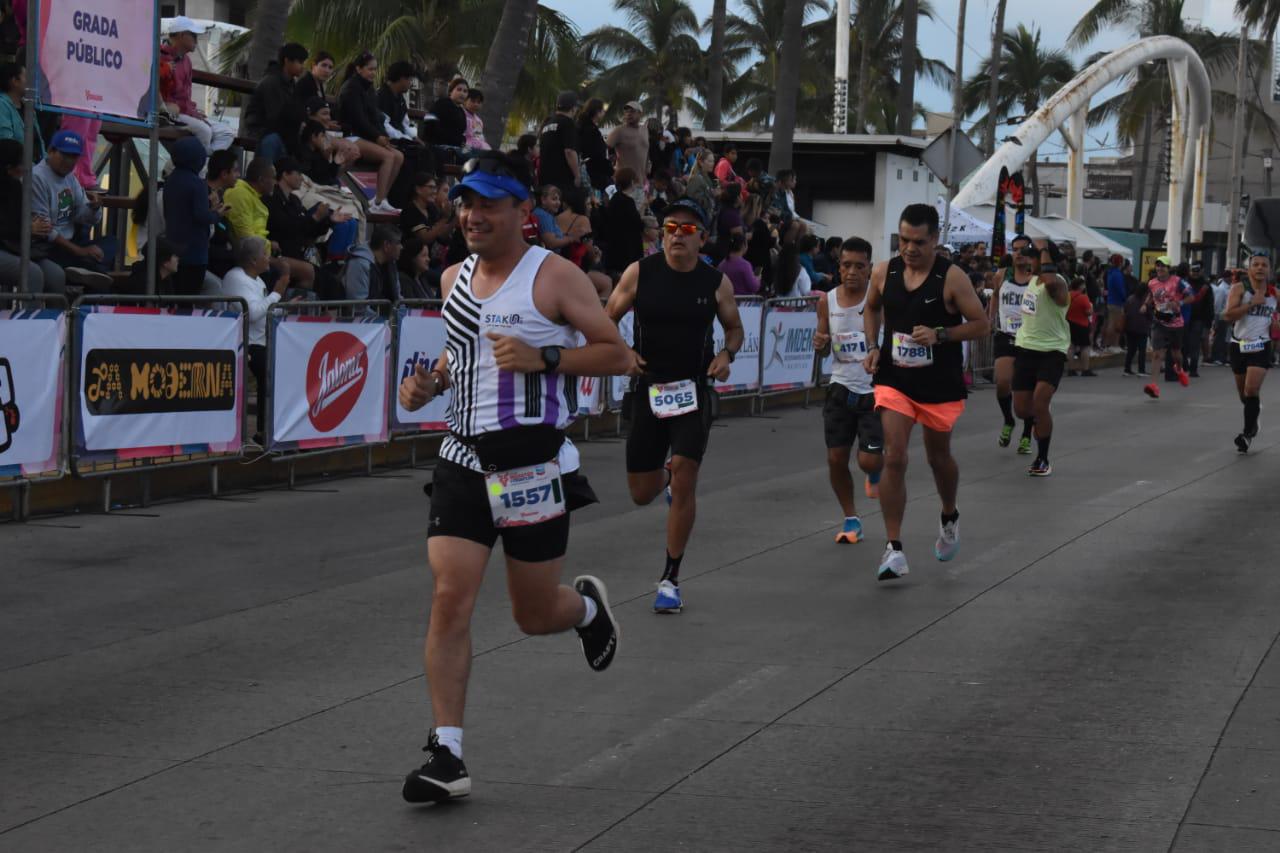 $!Miles toman el Malecón en el Gran Maratón Pacífico Mazatlán
