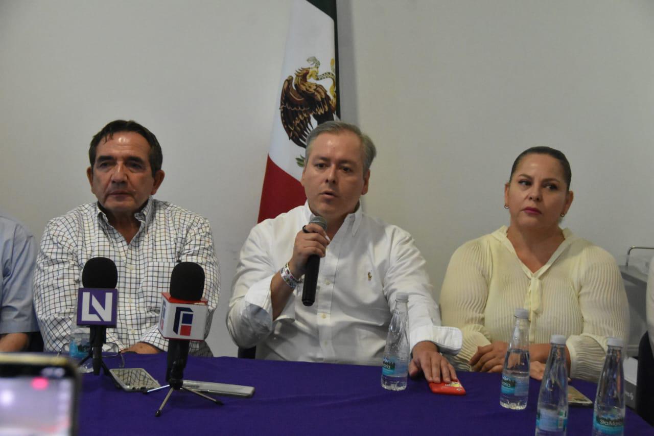 $!Cuén Ojeda muestra video del momento en que Luis Alonso García Corrales y amigo fueron detenidos por policías