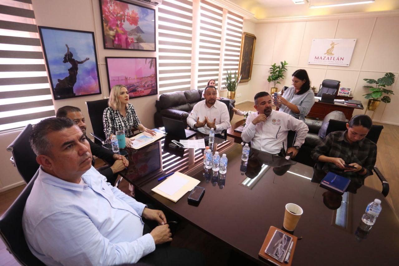 $!Se reúne Alcaldesa de Mazatlán con CFE
