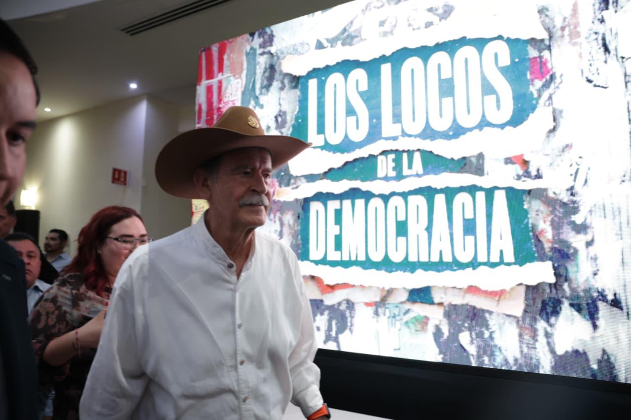 $!Presentan en Culiacán el libro Los Locos de la Democracia