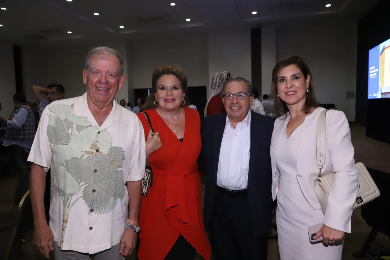 $!Emilio Goicoechea Luna, Julieta de Goicoechea, Leovi Carranza y Cristina Velarde.