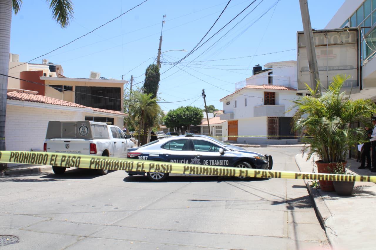 $!Balean casa propiedad de Rubén Rocha Moya en Las Quintas, en Culiacán