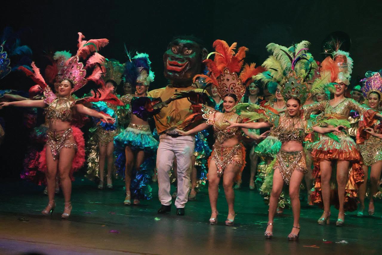 $!Toda la alegría del folclore lo compartieron en el escenario.
