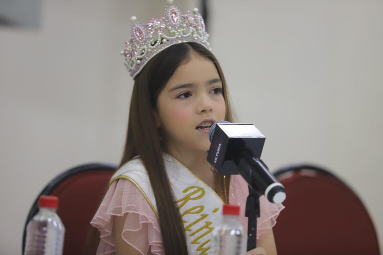 $!Ximena Lizárraga exhortó a las niñas a participar en el Carnaval.