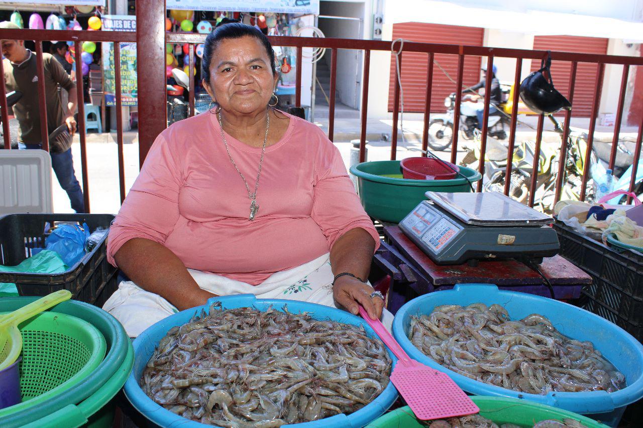 $!Doña Alicia empezó vendiendo camarón desde niña para sacar adelante a su familia.