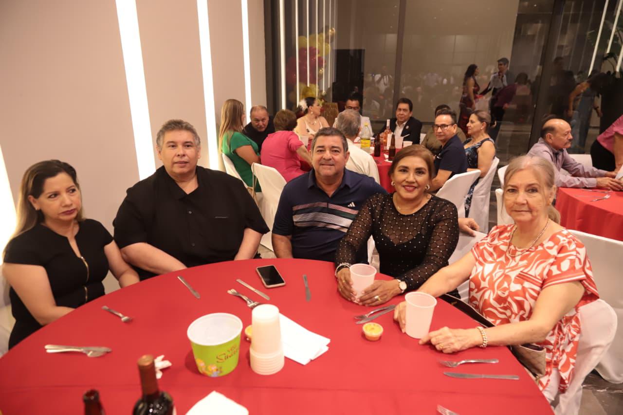 $!Ángela Díaz, Roberto Cárdenas, Alfredo Valdez, Adriana Landey y Reyna Magallón.