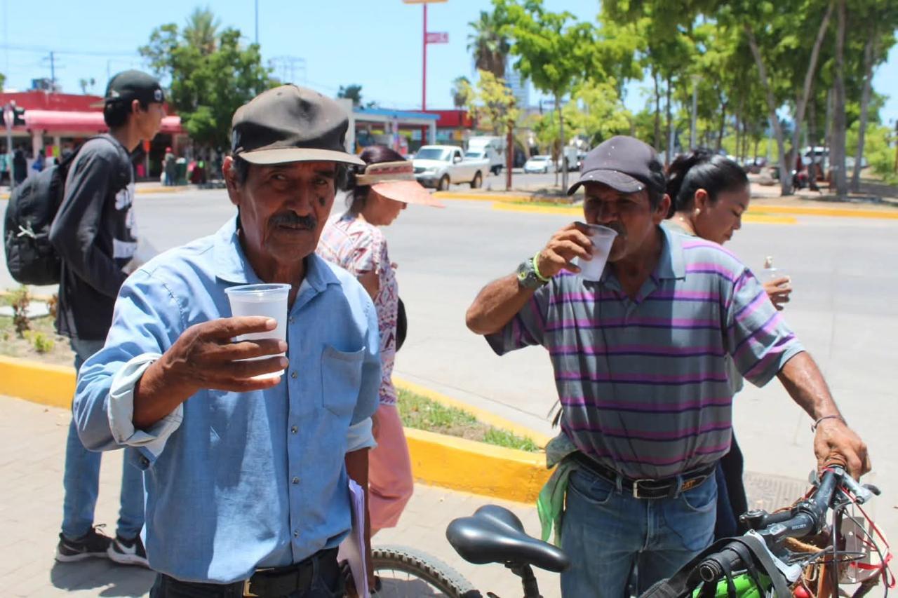 $!Activan en Ahome puntos de hidratación gratuitos para hacer frente a las altas temperaturas