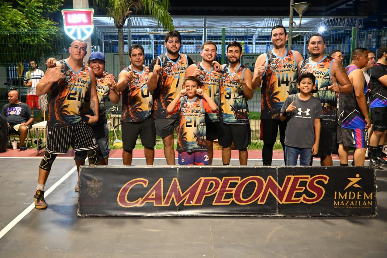 $!Imponen su juego los nuevos reyes de la Liga de Baloncesto del Parque Lineal