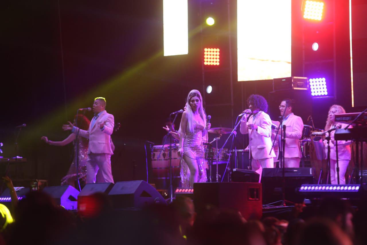 $!Su presentación recibió la ovación y aplausos de los asistentes.