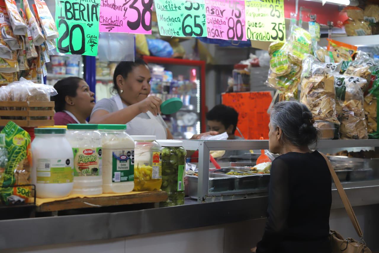 $!Esperan comerciantes que aumento de precios de canasta básica no afecten sus ventas