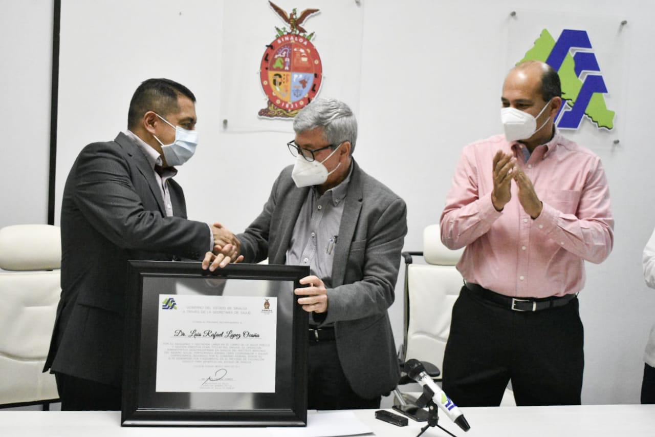 $!Reconoce Salud en Sinaloa la labor de Luis Rafael López Ocaña; asume nuevo cargo