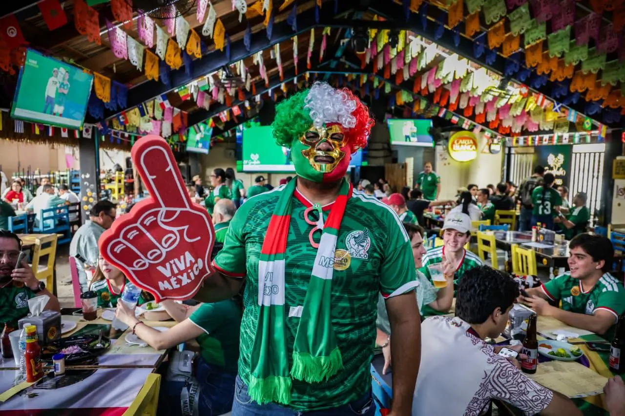 $!La fe de la afición en el Tri se desborda en los bares locales de Culiacán