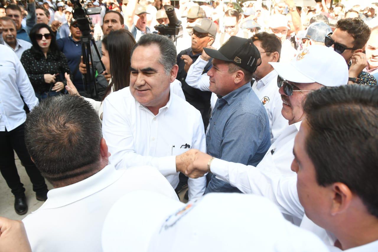 $!Realiza personal de la UAS plantón y cierre de calles junto al Palacio de Gobierno en Culiacán