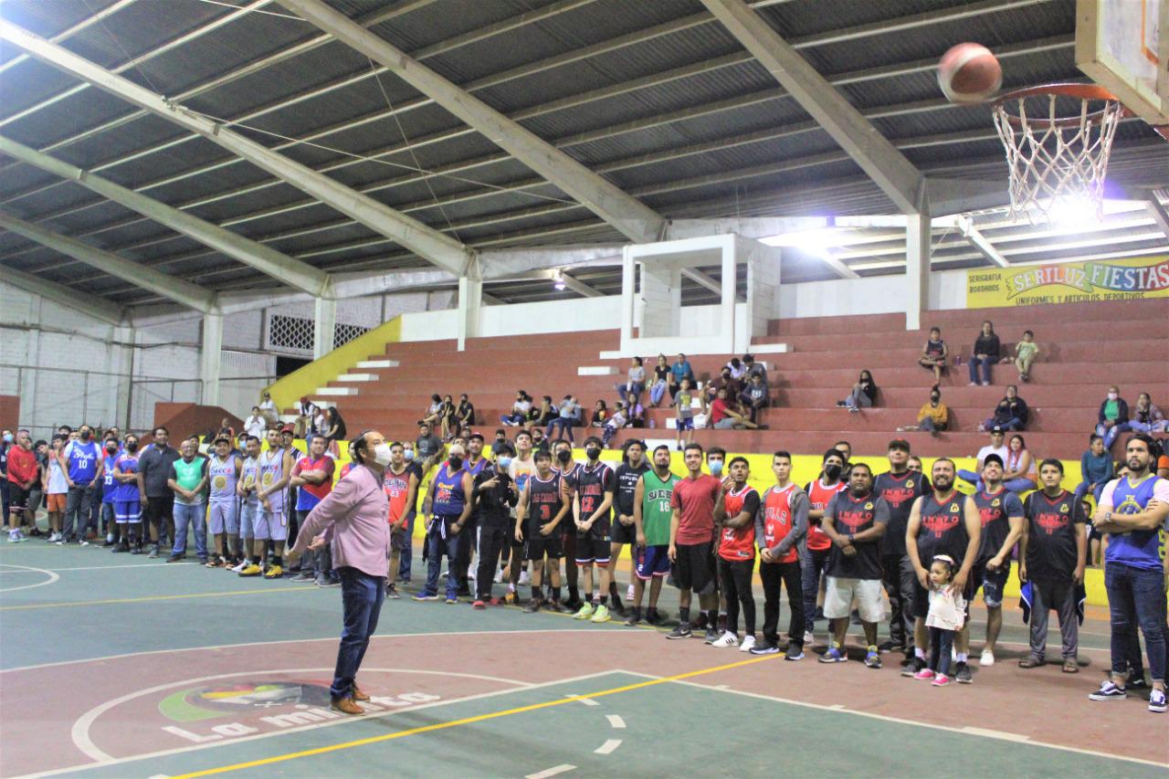 $!Rinden tributo a la ‘Generación Dorada’ del baloncesto femenil de Escuinapa
