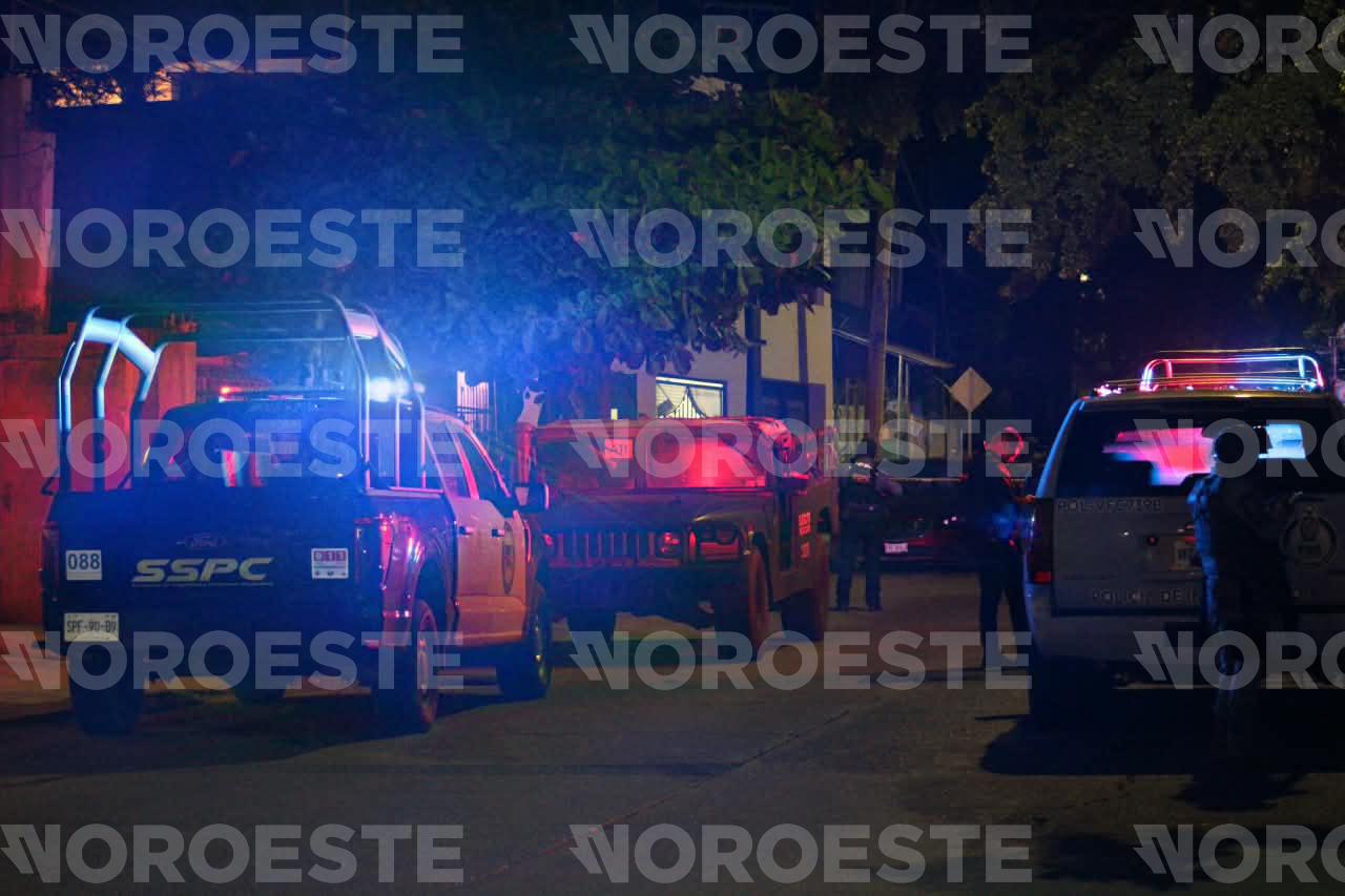 $!Asesinan a un hombre y le dejan cartulina en la colonia 5 de Mayo, en Culiacán