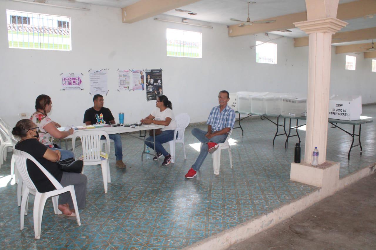 $!En Rosario, entre contratiempos, dudas y lenta participación se realiza elección Judicial