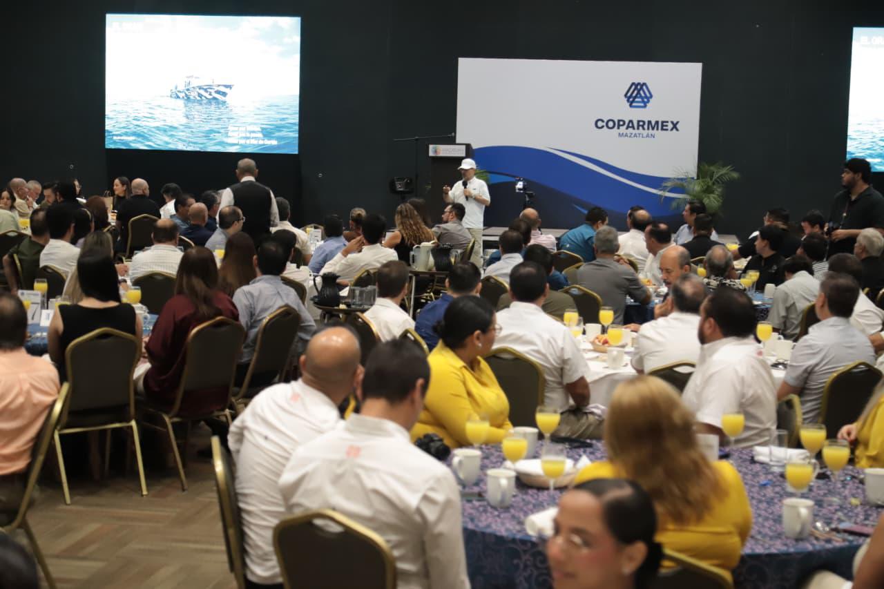 $!‘Sí se puede emprender y ser exitoso’: CEO de Maja ante empresarios de Mazatlán
