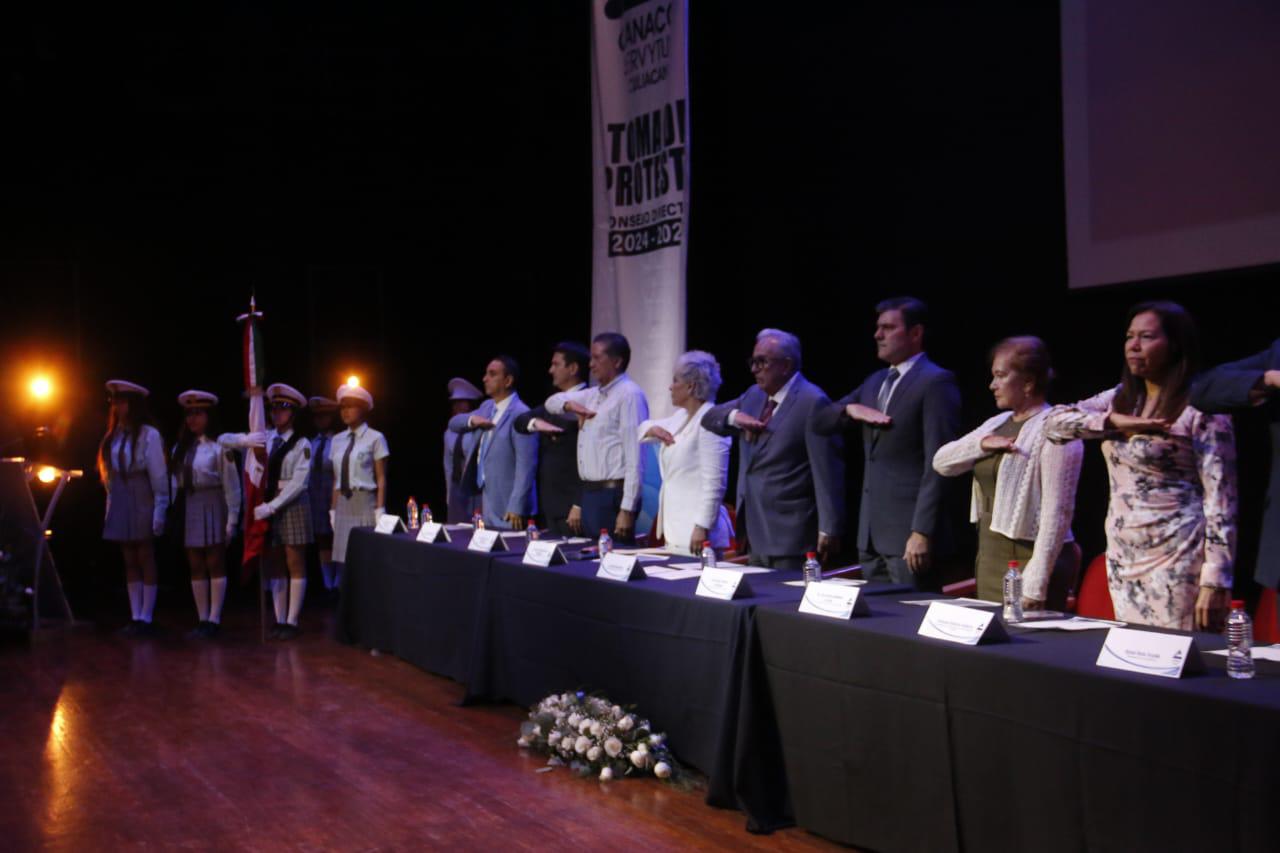 $!Gobernador de Sinaloa toma protesta a nueva presidenta de Canaco Culiacán
