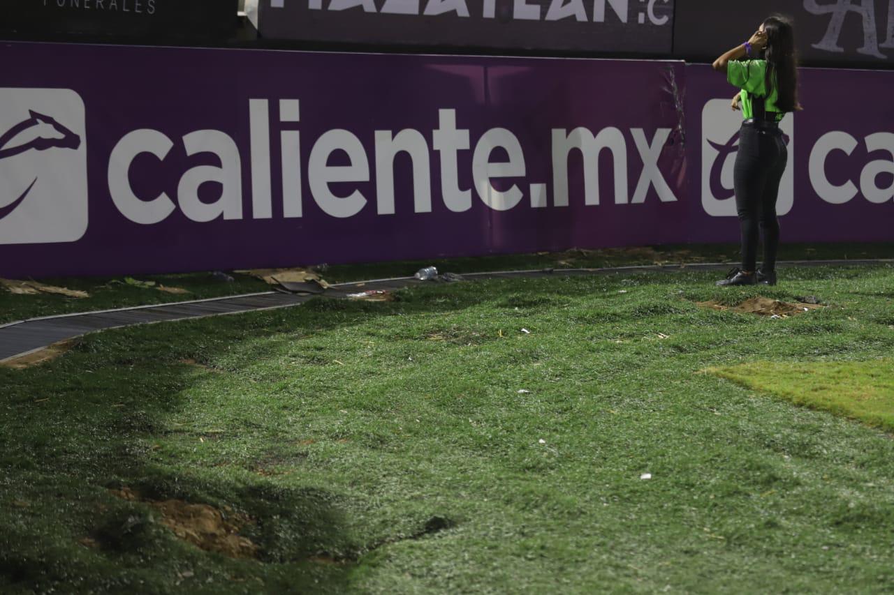 $!Concierto de Christian Nodal daña la cancha del Kraken