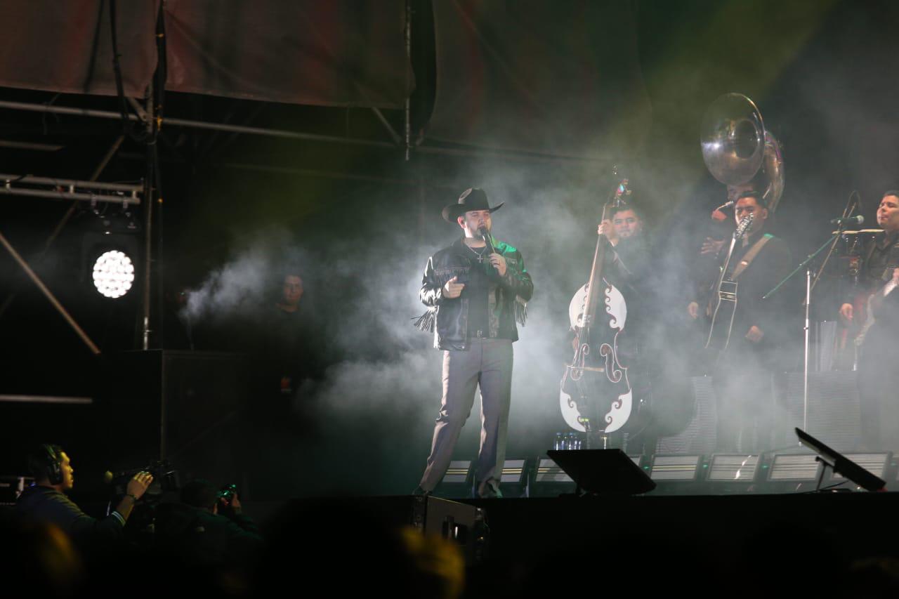 $!Edén Muñoz ofreció un show tras la coronación del Rey del Carnaval Víctor II.