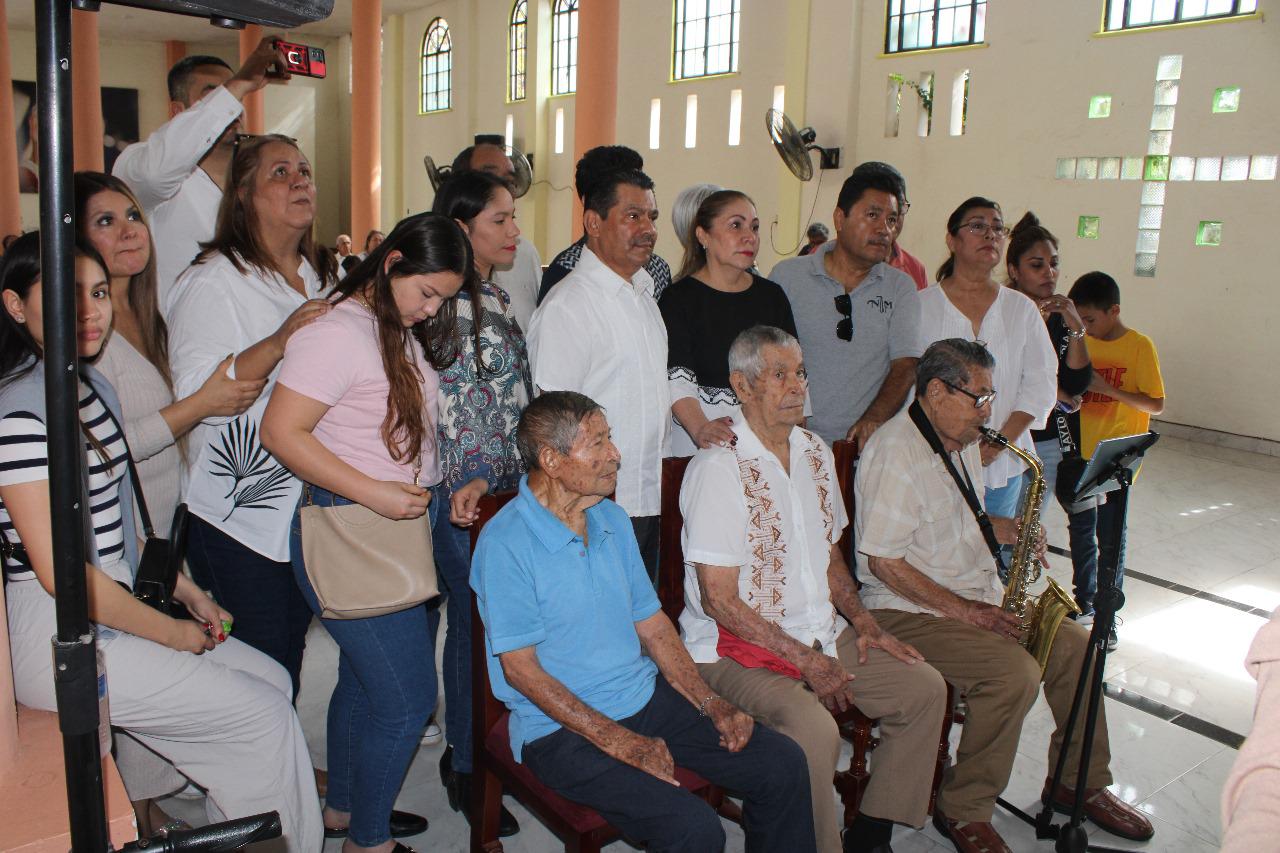 $!Cumple Nacho Millán con la Virgen María para agradecer por su salud