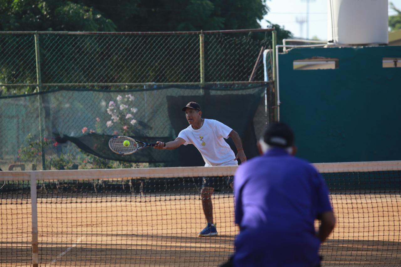 $!Interesantes juegos se viven en Torneo de Tenis Pavo Madrugador