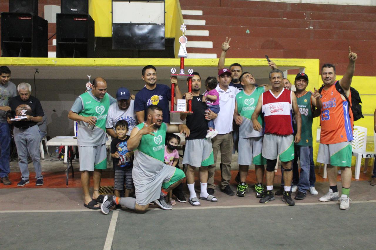 $!Mariscos Los Tapos se corona en el baloncesto de Segunda Fuerza de Escuinapa
