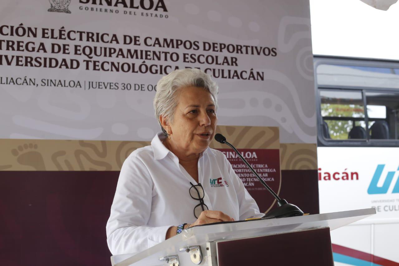 $!Dota Gobierno de Sinaloa de tractor, dron y autobús a la Universidad Tecnológica de Culiacán