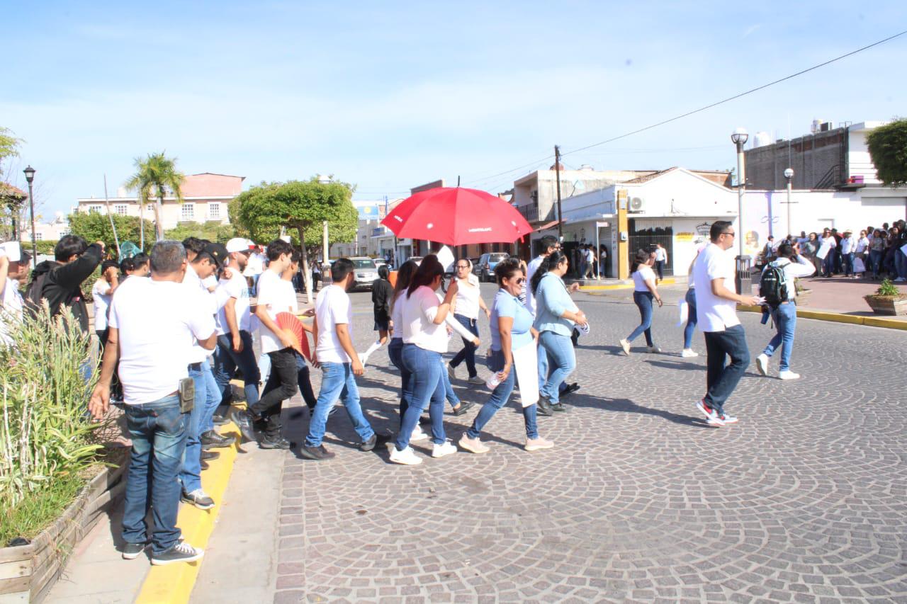 $!En Rosario, maestros y estudiantes de UAS realizan concentración por desaparecidos