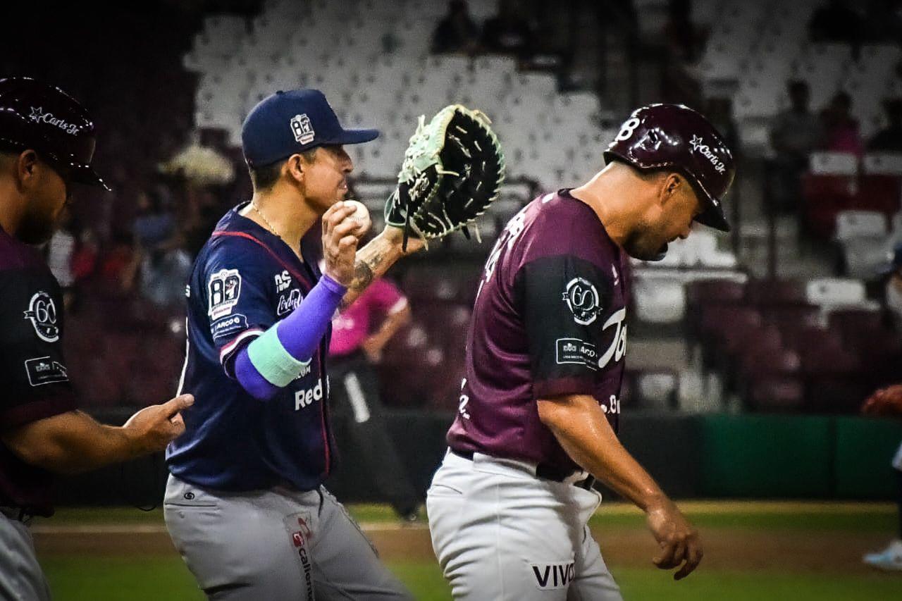 $!Tomateros luce en casa y se impone con autoridad a Venados en el Clásico Sinaloense