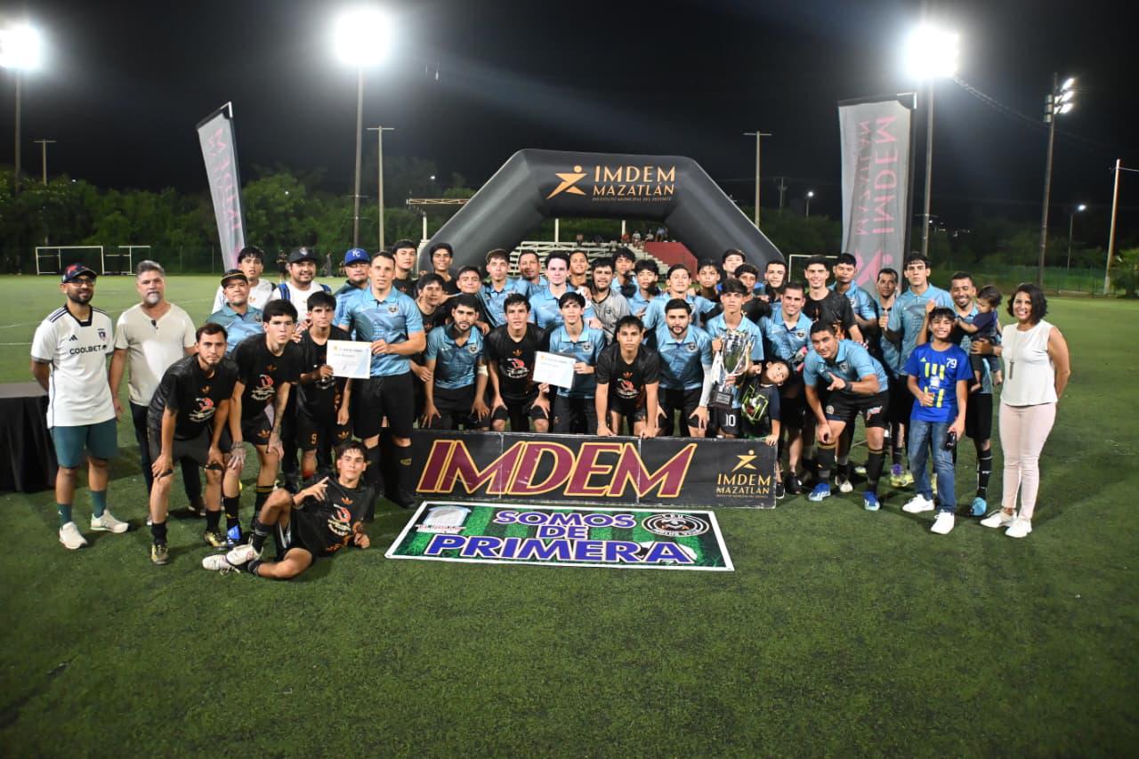 $!Aluminios El Pollo se corona campeón en penales y asciende a Primera Fuerza