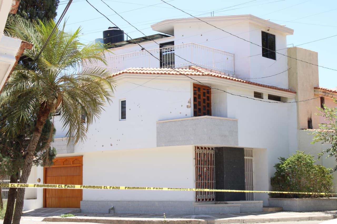 $!Fachada de una de las propiedades del Gobernador Rocha Moya, baleada la mañana del 9 de mayo.