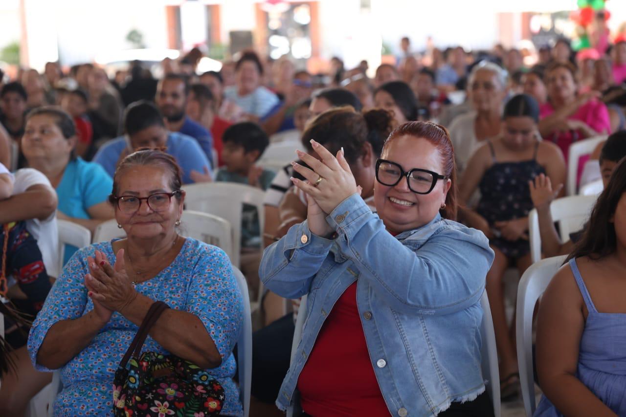$!Disfrutan familias de posada navideña en el cobertizo de Siqueros