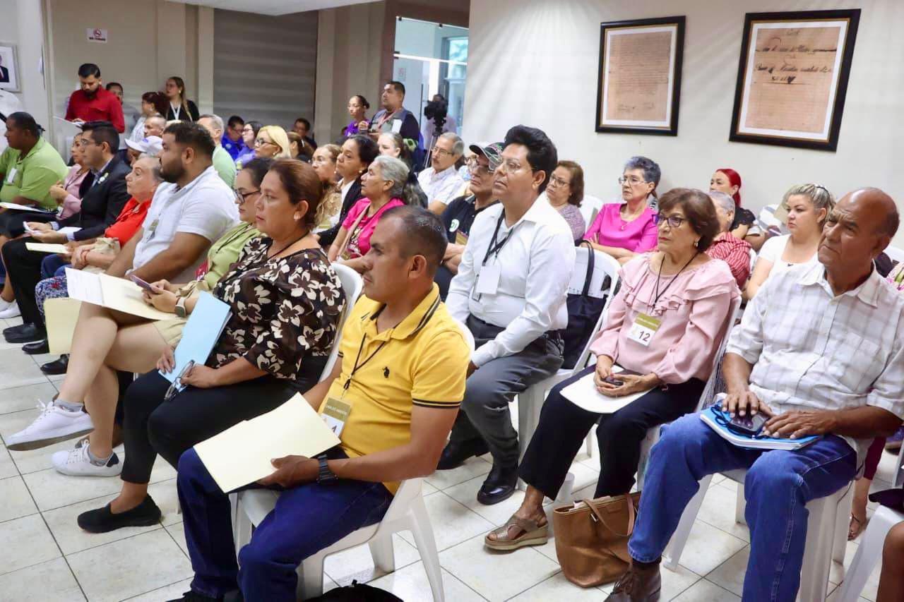 $!Exponen vecinos rezagos en servicios y obra pública durante Cabildo Abierto en Mazatlán