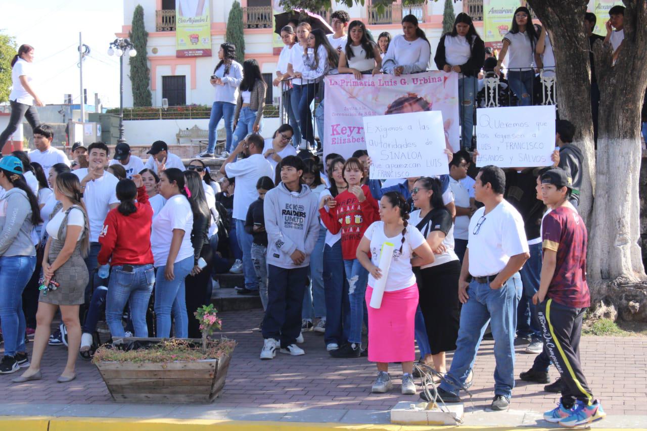 $!En Rosario, maestros y estudiantes de UAS realizan concentración por desaparecidos