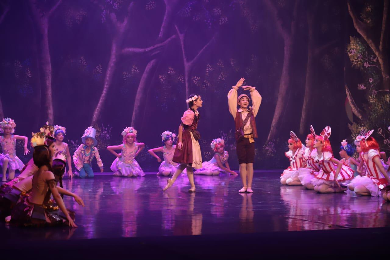 $!La obra protagonizada por Camila Loaiza Mendoza cómo Gretel y José Francisco Zamora Velarde como Hänsel, está basada en el clásico cuento de hadas alemán escrito por los hermanos Grimm y publicada en 1812.