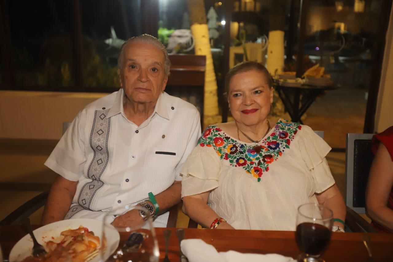 $!Felipe Aldrete y Lupita Mora.