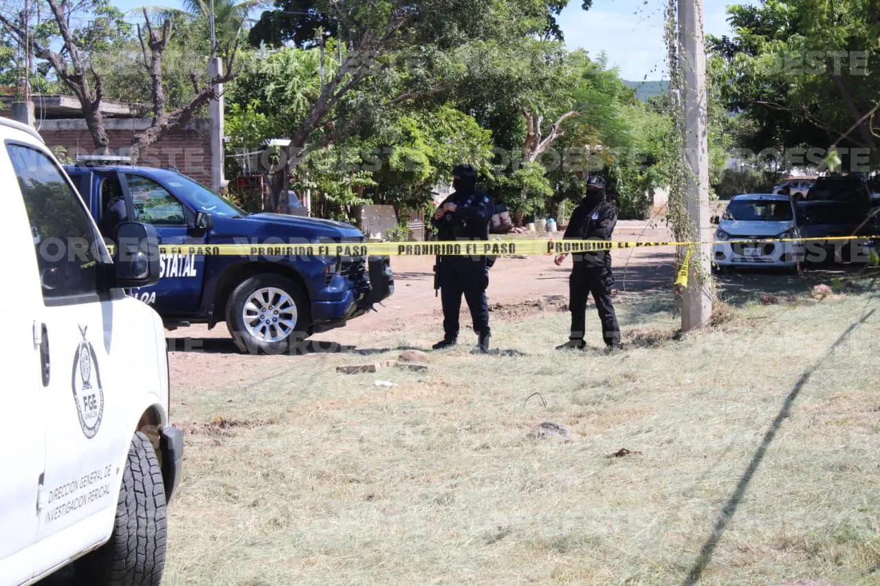 $!Hallan a hombre sin vida y envuelto en plástico en El Ranchito, en Culiacán