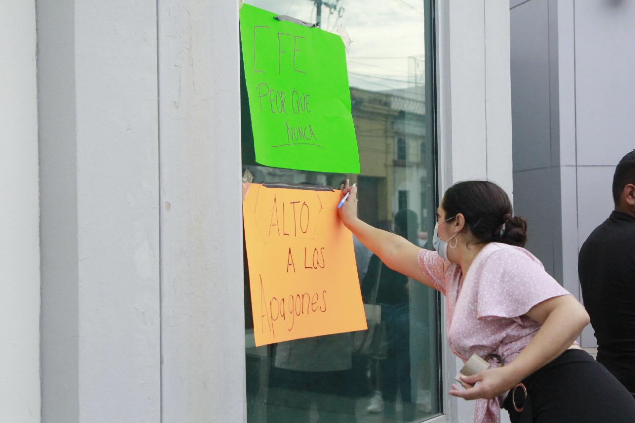 $!Comerciantes y ciudadanos de Culiacán se manifiestan en la CFE; reclaman daños por apagones
