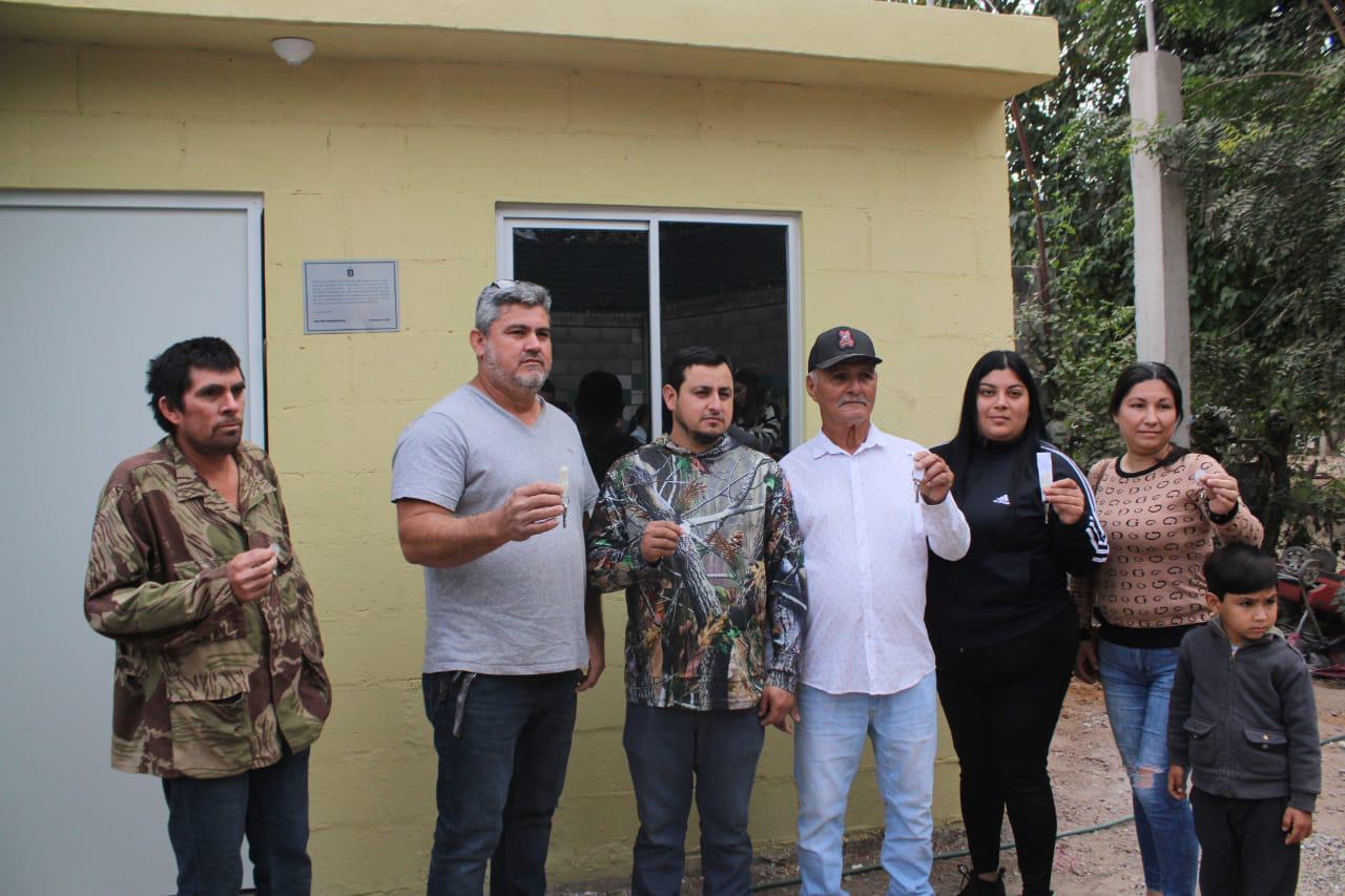 $!Entrega Gobierno de Culiacán tomas de agua potable y 23 viviendas en comunidades
