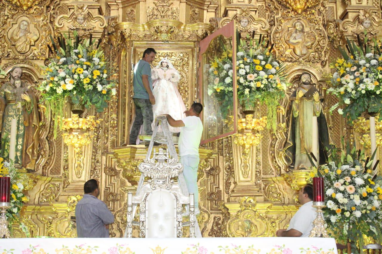 $!Nuestra Señora del Rosario recibe vestido nuevo para su fiesta solemne